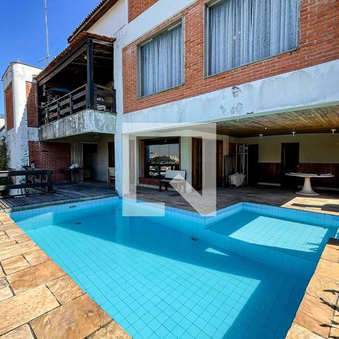 Casa à venda com 500m², 4 quartos e 5 vagas Casa à venda com 500m², 4 quartos e 5 vagasÁrea comum
