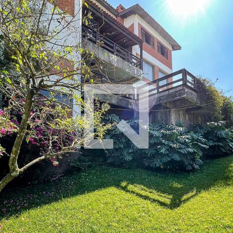 Casa à venda com 500m², 4 quartos e 5 vagas Casa à venda com 500m², 4 quartos e 5 vagasÁrea comum