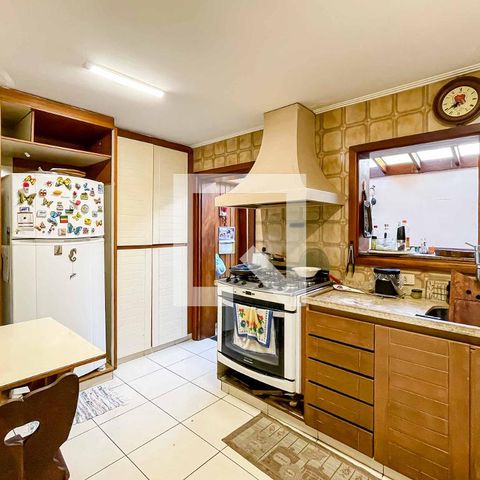 Casa à venda com 500m², 4 quartos e 5 vagas Casa à venda com 500m², 4 quartos e 5 vagasCozinha