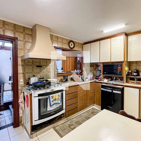 Casa à venda com 500m², 4 quartos e 5 vagas Casa à venda com 500m², 4 quartos e 5 vagasCozinha