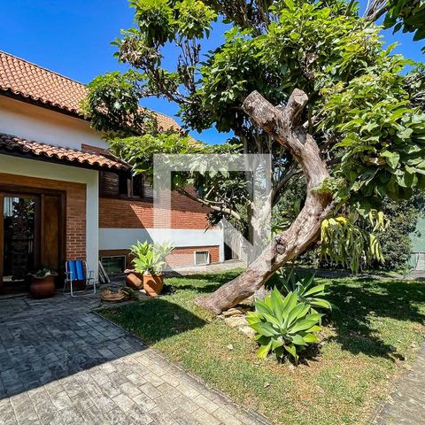 Casa à venda com 500m², 4 quartos e 5 vagas Casa à venda com 500m², 4 quartos e 5 vagasÁrea comum