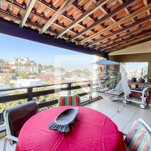 Casa à venda com 500m², 4 quartos e 5 vagas Casa à venda com 500m², 4 quartos e 5 vagasTerraço