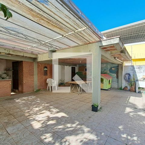 Casa à venda com 90m², 4 quartos e 2 vagasQuintal