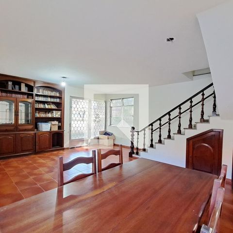 Casa à venda com 90m², 4 quartos e 2 vagasSala