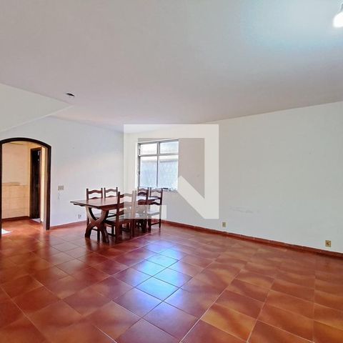Casa à venda com 90m², 4 quartos e 2 vagasSala
