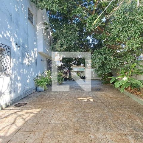 Casa à venda com 90m², 4 quartos e 2 vagasQuintal