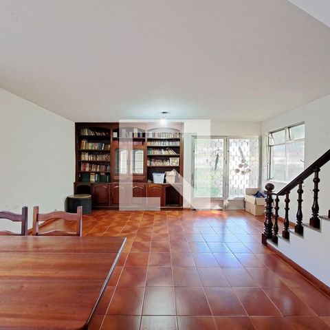 Casa à venda com 90m², 4 quartos e 2 vagasSala