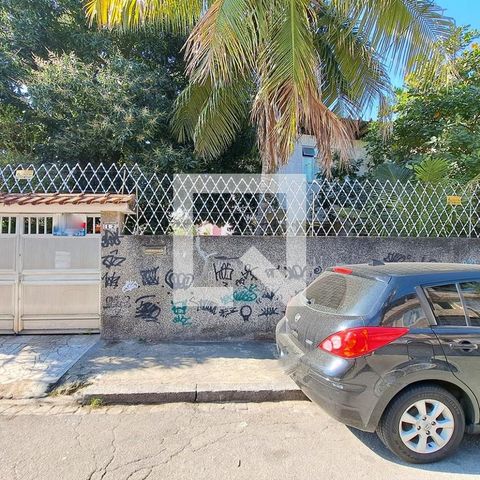 Casa à venda com 90m², 4 quartos e 2 vagasFachada