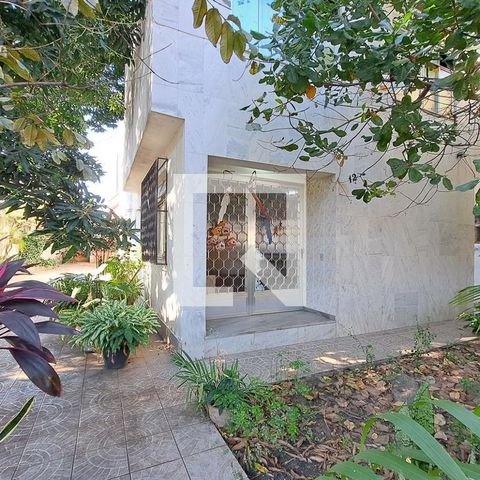 Casa à venda com 90m², 4 quartos e 2 vagasQuintal