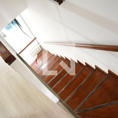 Casa de condomínio para alugar com 90m², 3 quartos e 2 vagasEscadas