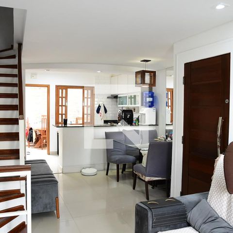 Casa de condomínio para alugar com 90m², 3 quartos e 2 vagasSala