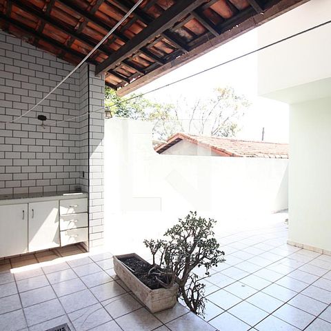 Casa à venda com 360m², 4 quartos e 5 vagasÁrea de Serviço