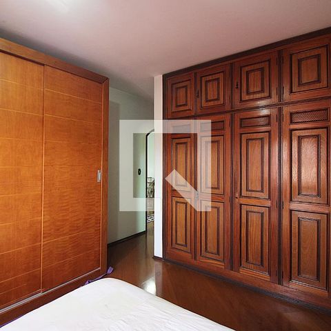 Casa à venda com 360m², 4 quartos e 5 vagasSuíte