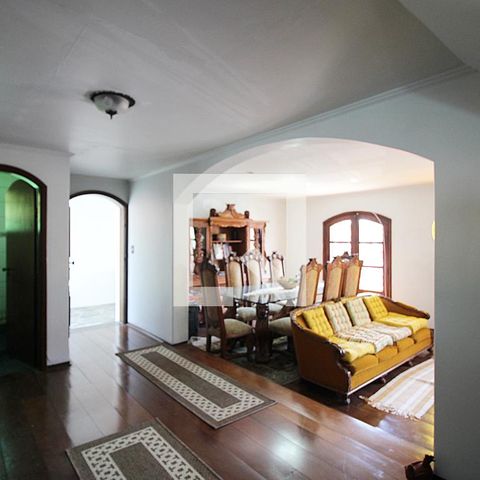 Casa à venda com 360m², 4 quartos e 5 vagasSala