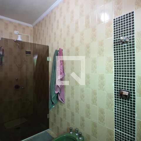 Casa à venda com 360m², 4 quartos e 5 vagasBanheiro da Suíte