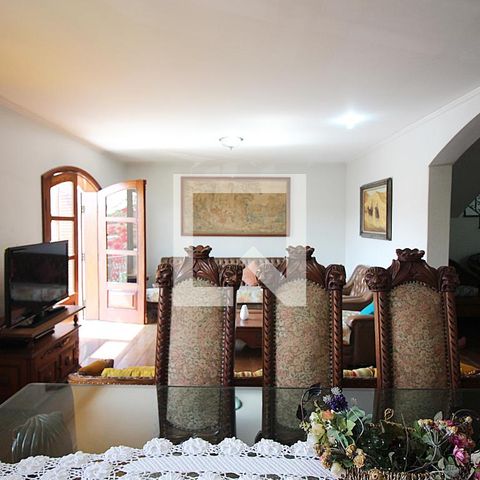 Casa à venda com 360m², 4 quartos e 5 vagasSala