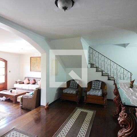 Casa à venda com 360m², 4 quartos e 5 vagasSala