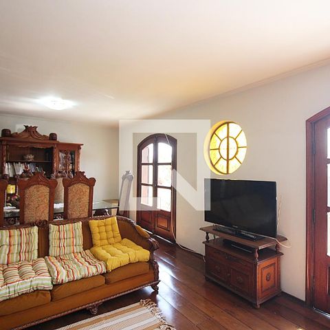 Casa à venda com 360m², 4 quartos e 5 vagasSala