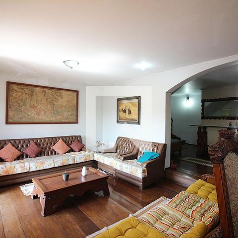 Casa à venda com 360m², 4 quartos e 5 vagasSala
