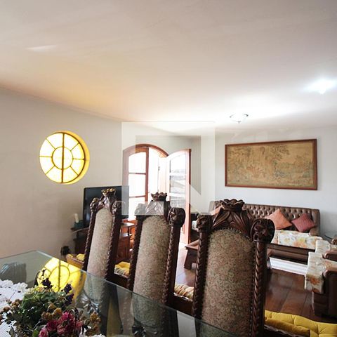 Casa à venda com 360m², 4 quartos e 5 vagasSala