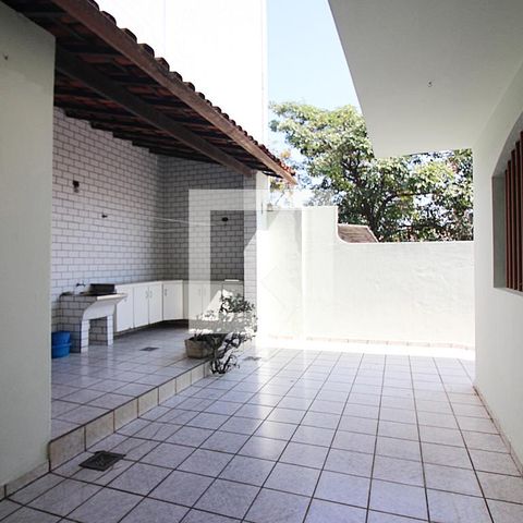 Casa à venda com 360m², 4 quartos e 5 vagasÁrea Externa