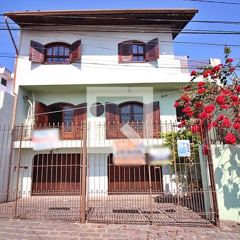 Casa à venda com 360m², 4 quartos e 5 vagasFachada