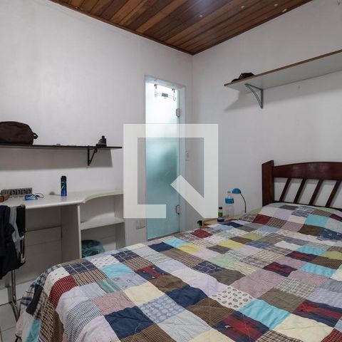 Casa à venda com 147m², 6 quartos e 3 vagas Casa à venda com 147m², 6 quartos e 3 vagasQuarto