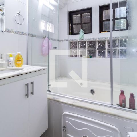 Casa à venda com 147m², 6 quartos e 3 vagas Casa à venda com 147m², 6 quartos e 3 vagasBanheiro