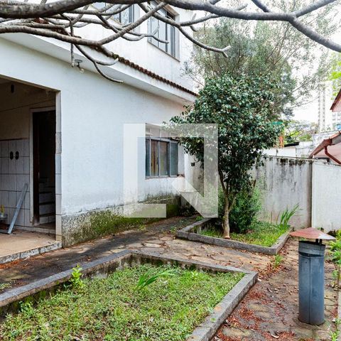 Casa para alugar com 530m², 4 quartos e 4 vagas Casa para alugar com 530m², 4 quartos e 4 vagasQuintal