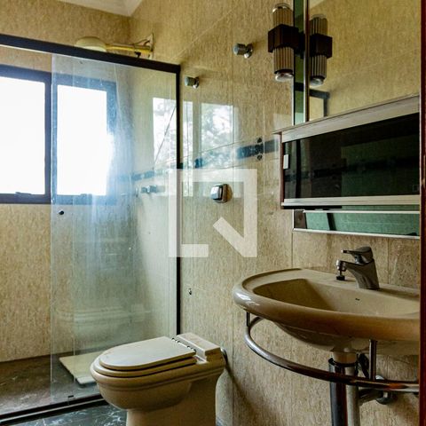 Casa para alugar com 530m², 4 quartos e 4 vagas Casa para alugar com 530m², 4 quartos e 4 vagasBanheiro da Suíte 4