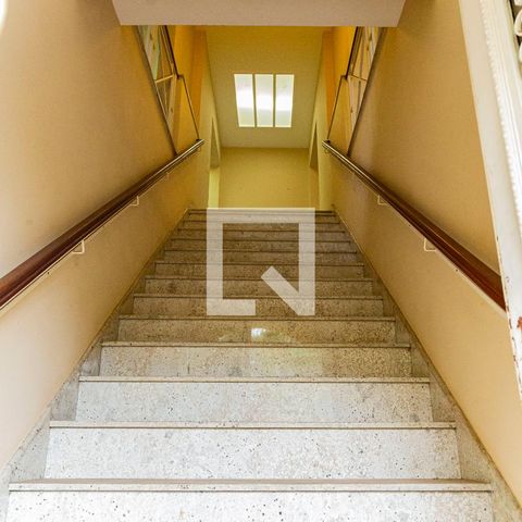 Casa para alugar com 530m², 4 quartos e 4 vagas Casa para alugar com 530m², 4 quartos e 4 vagasEscada de Entrada