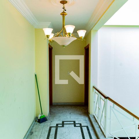 Casa para alugar com 530m², 4 quartos e 4 vagas Casa para alugar com 530m², 4 quartos e 4 vagasCorredo das Suítes