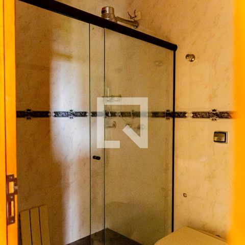 Casa para alugar com 530m², 4 quartos e 4 vagas Casa para alugar com 530m², 4 quartos e 4 vagasBanheiro da Suíte 2