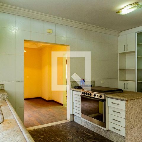 Casa para alugar com 530m², 4 quartos e 4 vagas Casa para alugar com 530m², 4 quartos e 4 vagasCozinha