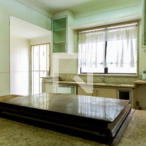 Casa para alugar com 530m², 4 quartos e 4 vagas Casa para alugar com 530m², 4 quartos e 4 vagasCozinha
