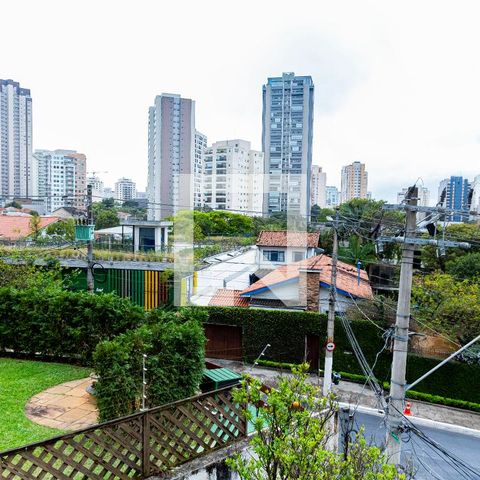 Casa para alugar com 530m², 4 quartos e 4 vagas Casa para alugar com 530m², 4 quartos e 4 vagasVista da Suíte 1