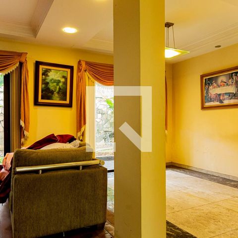 Casa para alugar com 530m², 4 quartos e 4 vagas Casa para alugar com 530m², 4 quartos e 4 vagasSala