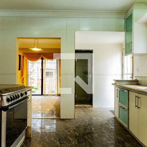 Casa para alugar com 530m², 4 quartos e 4 vagas Casa para alugar com 530m², 4 quartos e 4 vagasCozinha
