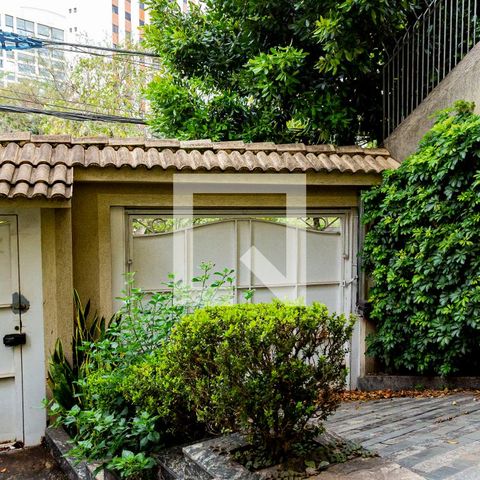 Casa para alugar com 530m², 4 quartos e 4 vagas Casa para alugar com 530m², 4 quartos e 4 vagasGaragem