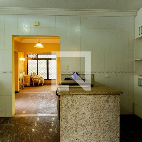 Casa para alugar com 530m², 4 quartos e 4 vagas Casa para alugar com 530m², 4 quartos e 4 vagasCozinha