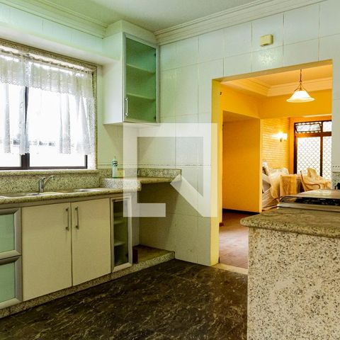 Casa para alugar com 530m², 4 quartos e 4 vagas Casa para alugar com 530m², 4 quartos e 4 vagasCozinha