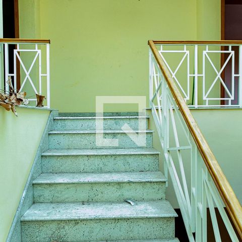 Casa para alugar com 530m², 4 quartos e 4 vagas Casa para alugar com 530m², 4 quartos e 4 vagasEscada para as Suítes