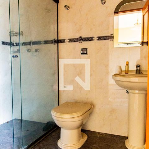 Casa para alugar com 530m², 4 quartos e 4 vagas Casa para alugar com 530m², 4 quartos e 4 vagasBanheiro da Suíte 2