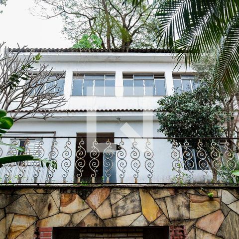 Casa para alugar com 530m², 4 quartos e 4 vagas Casa para alugar com 530m², 4 quartos e 4 vagasQuintal