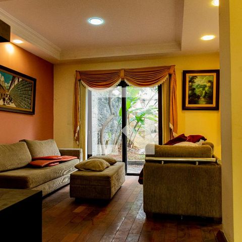 Casa para alugar com 530m², 4 quartos e 4 vagas Casa para alugar com 530m², 4 quartos e 4 vagasSala