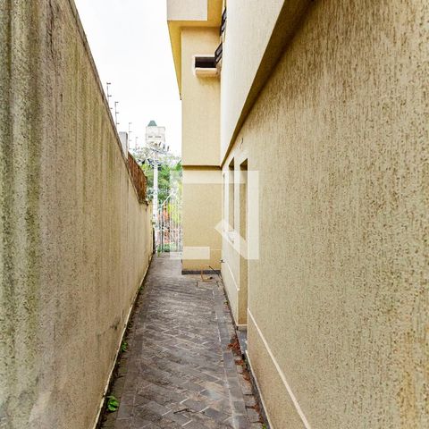 Casa para alugar com 530m², 4 quartos e 4 vagas Casa para alugar com 530m², 4 quartos e 4 vagasCorredor para Garagem