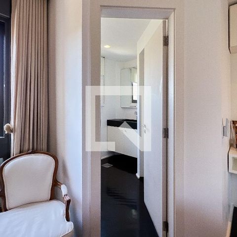 Apartamento à venda com 375m², 3 quartos e 4 vagas Apartamento à venda com 375m², 3 quartos e 4 vagasBanheiro 2 Suíte 1