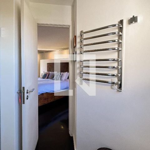 Apartamento à venda com 375m², 3 quartos e 4 vagas Apartamento à venda com 375m², 3 quartos e 4 vagasBanheiro 2 Suíte 1