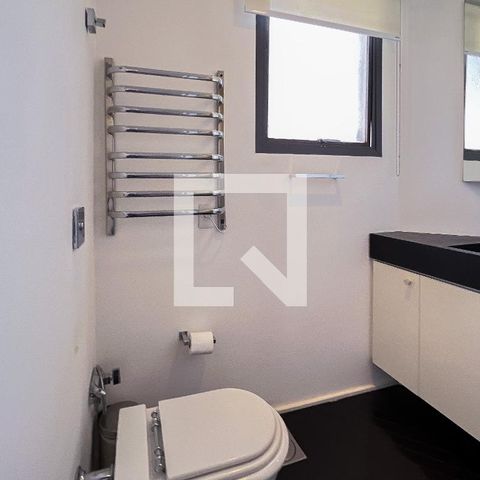 Apartamento à venda com 375m², 3 quartos e 4 vagas Apartamento à venda com 375m², 3 quartos e 4 vagasBanheiro da Suíte 2