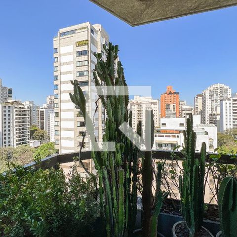 Apartamento à venda com 375m², 3 quartos e 4 vagas Apartamento à venda com 375m², 3 quartos e 4 vagasSacada